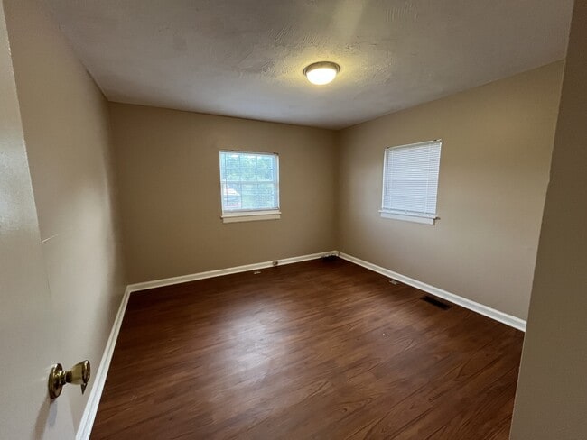 Building Photo - 1077 Williston Rd