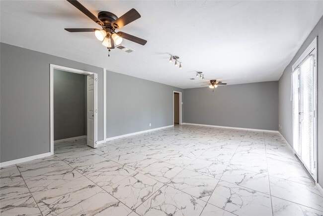 Building Photo - 2511 Meadow Ln