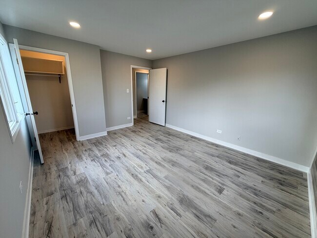 Building Photo - 1460 Stonebridge Cir