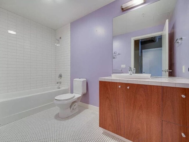 Building Photo - Charming 1 bedroom  1 bath Condo in Portland's Downtown Goose Hollow Neighborhood, with Utilities...