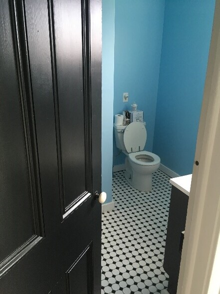 Full Bath - 240 Highland Ave