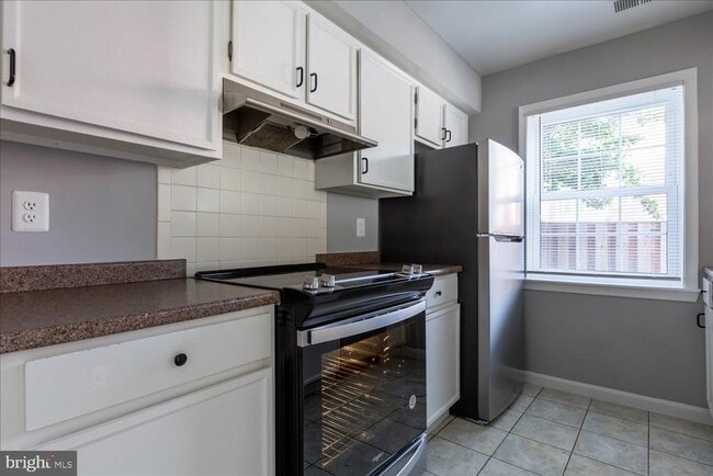 Building Photo - 9860 Hagel Cir