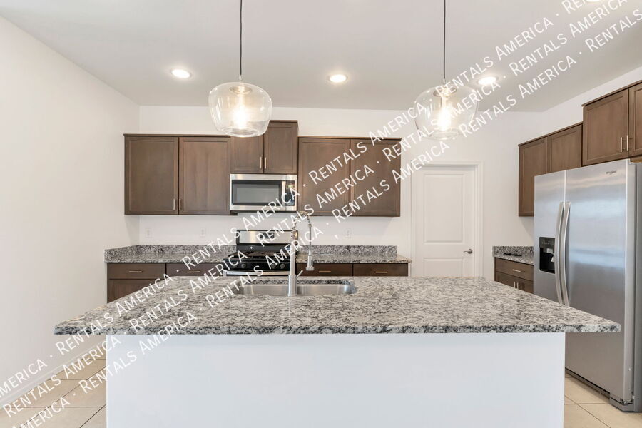 Building Photo - 6952 W Hedge Rose Dr
