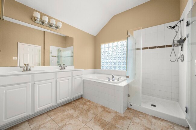 Building Photo - 19830 Broadhead Manor Dr