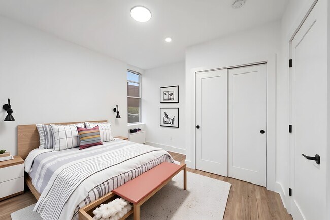 Building Photo - 500 Monroe St