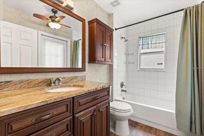 Building Photo - 805 Lewis Pl