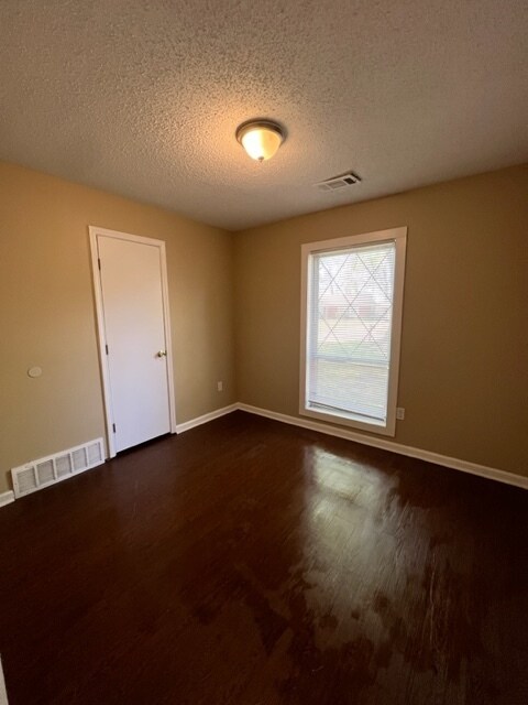 Building Photo - 5174 Valdaz Rd