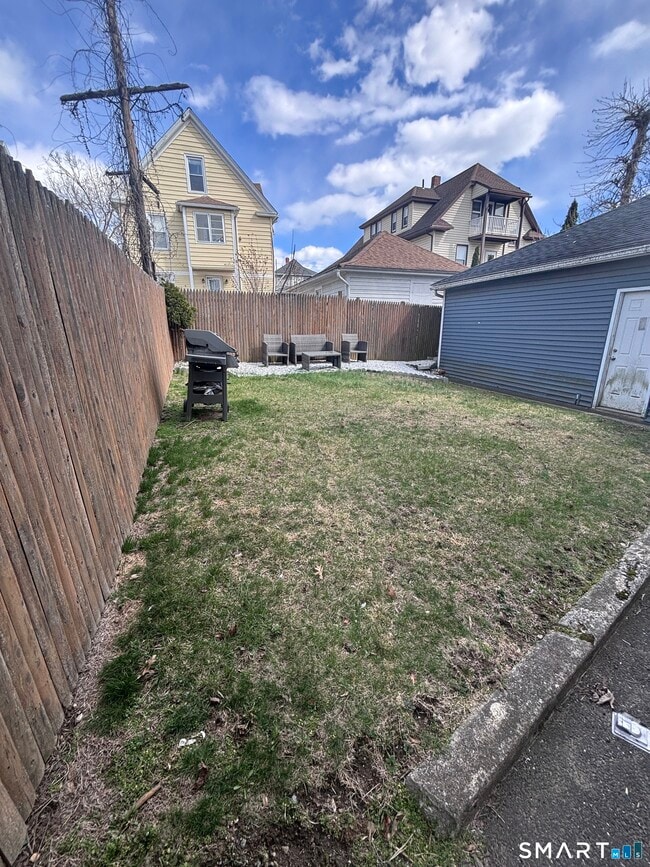 Building Photo - 624 Bishop Ave