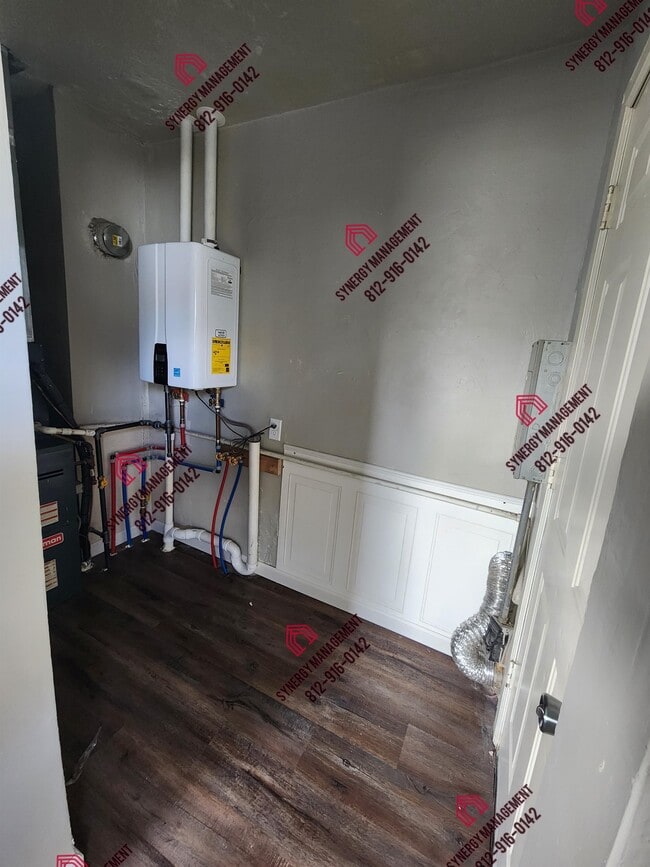 Building Photo - 2033 Covert Ave