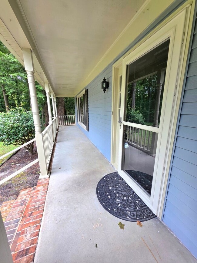 Building Photo - 415 Rosewood Ln