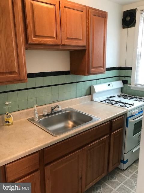 Building Photo - 2124 Shallcross St