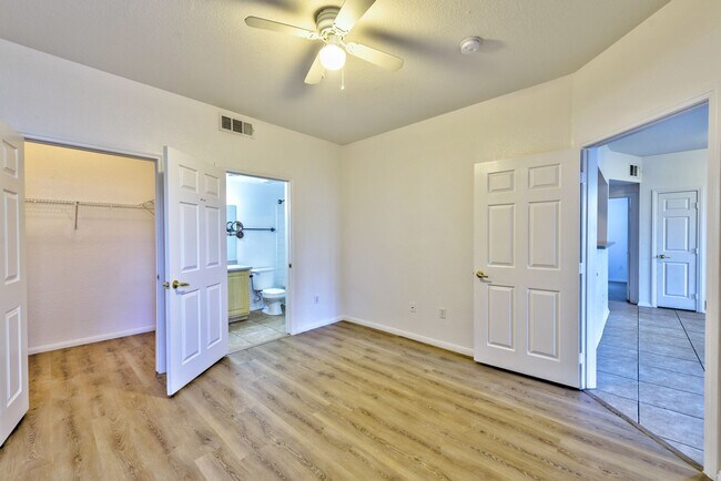 Building Photo - 6955 N Durango Dr
