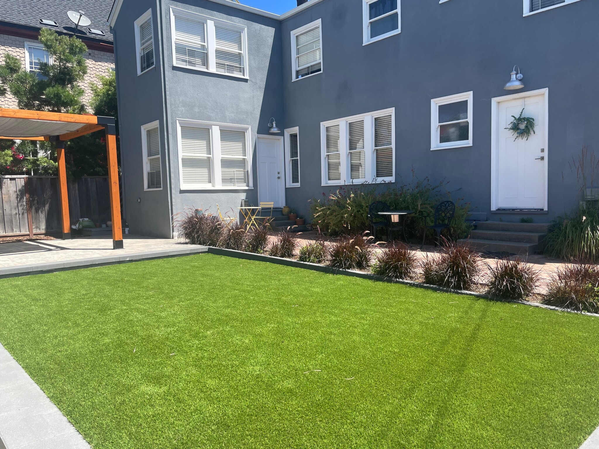 Turf, paver patio and pergola courtyard - 251 Kentucky St