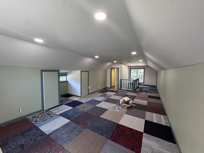 Building Photo - 4304 SE 30th Ave