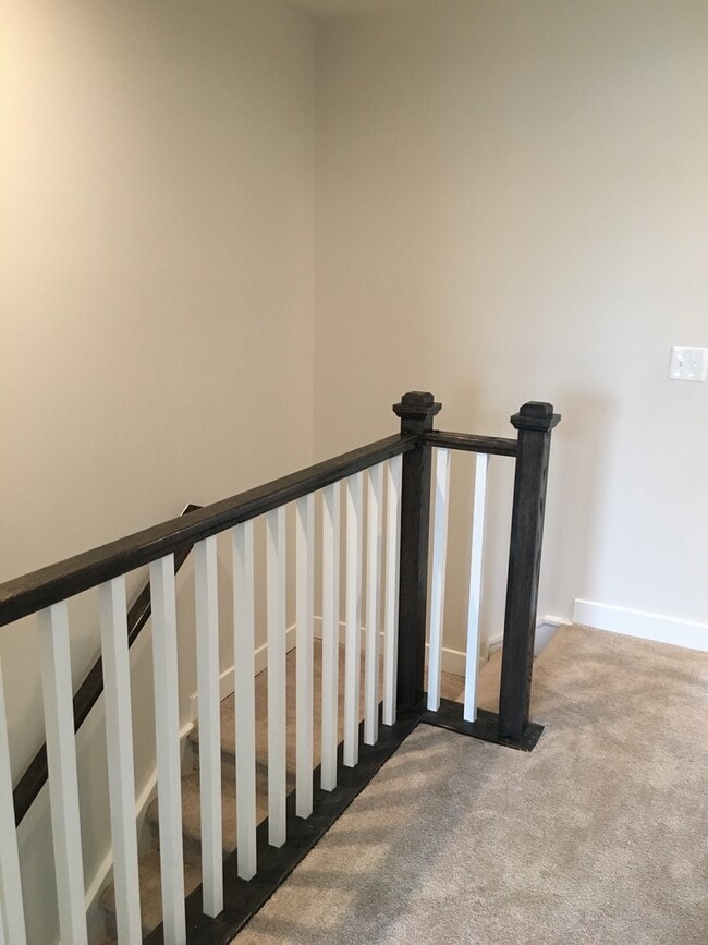 Building Photo - Beautiful 3 Bedroom, 2.5 Bath Townhome!