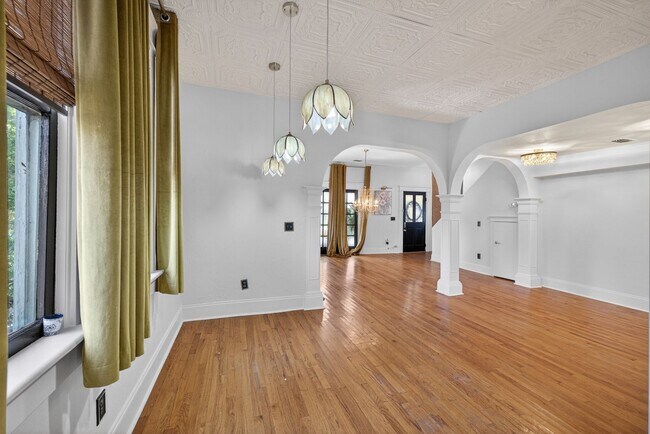 Building Photo - Stunning 4-bedroom home in Tampa! (Bonus room)