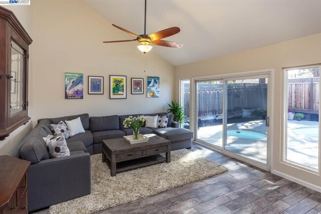 Building Photo - 833 Catalina Dr