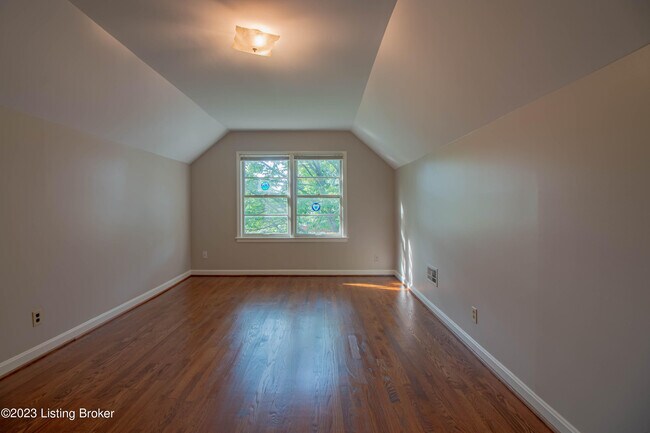 Building Photo - 3311 Dogwood Dr