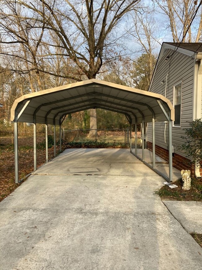 Building Photo - 2/1 Home in Garden Lakes $995.00