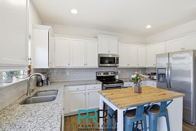 Building Photo - 249 Elmhaven Dr