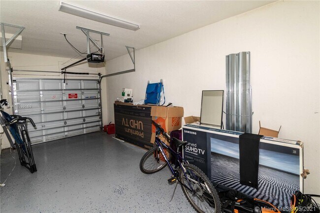 Building Photo - 3376 SE 1st St