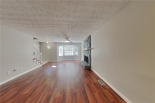 Building Photo - 121 Chantilly Ln