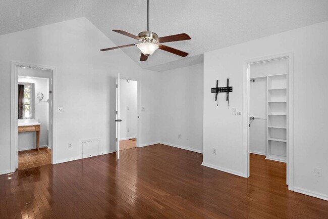 Building Photo - Updated condo-Brenneman Farms