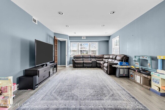 Building Photo - 22 Collingwood Rd