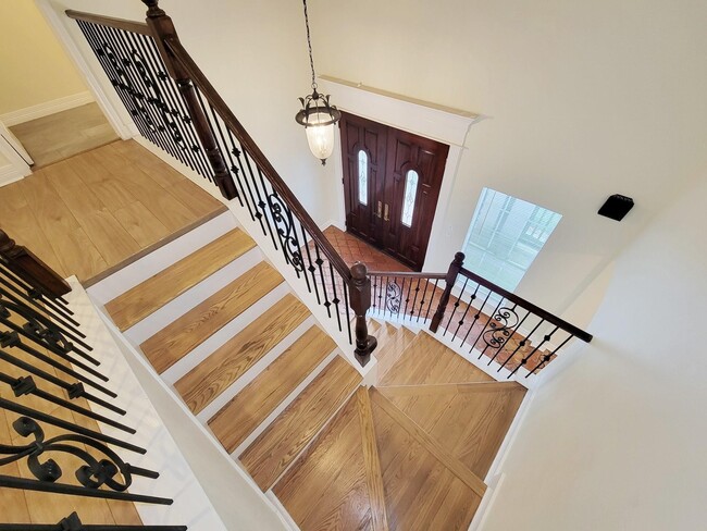 Building Photo - 18603 Point Lookout Dr