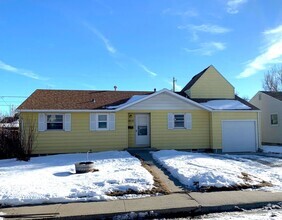 Building Photo - 2-bedroom 1 level with garage