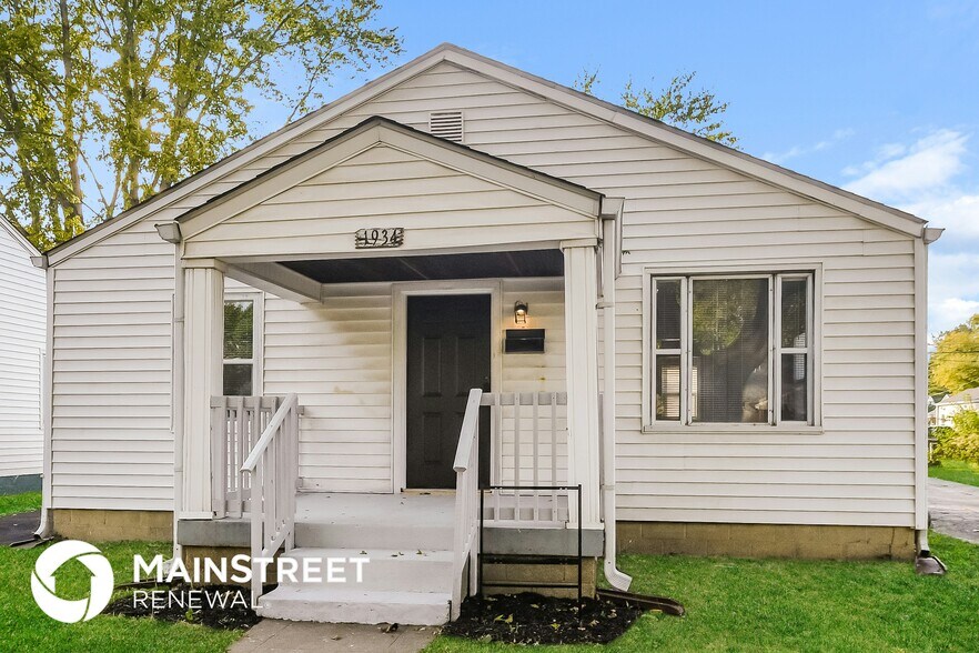 Building Photo - 1934 N Bosart Ave