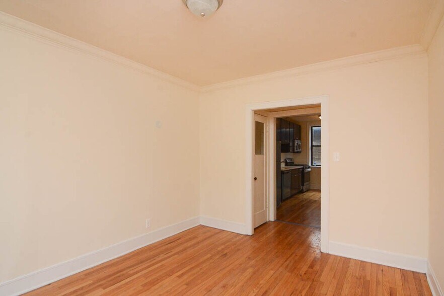 Building Photo - 2332.5 N Spaulding Ave