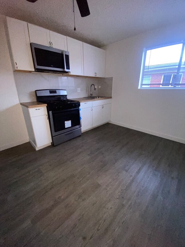 Building Photo - 815C Courtois