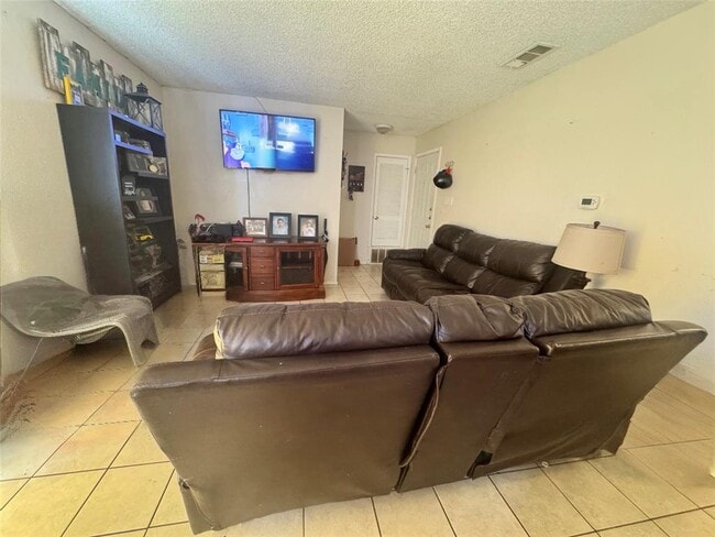 Building Photo - 10613 Golden Quail Dr