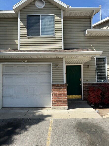 Building Photo - 841 E Arcadia Green Way