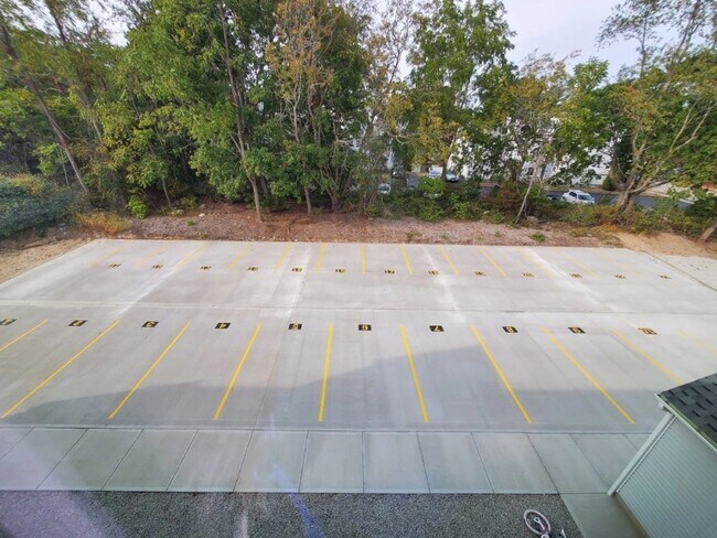 Building Photo - 50-60-60 Village Green S