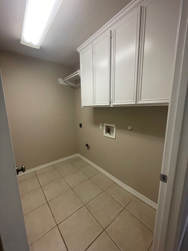 Building Photo - Waterfront Living in Corpus Christi – 3 Be...