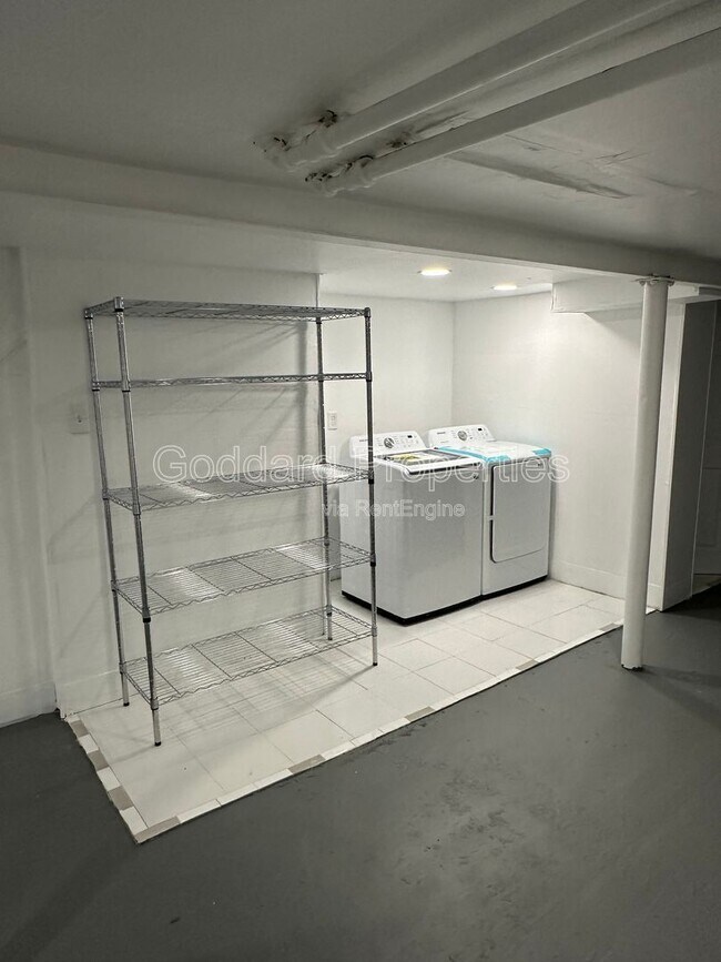 Building Photo - 4320 Sheldon Ave