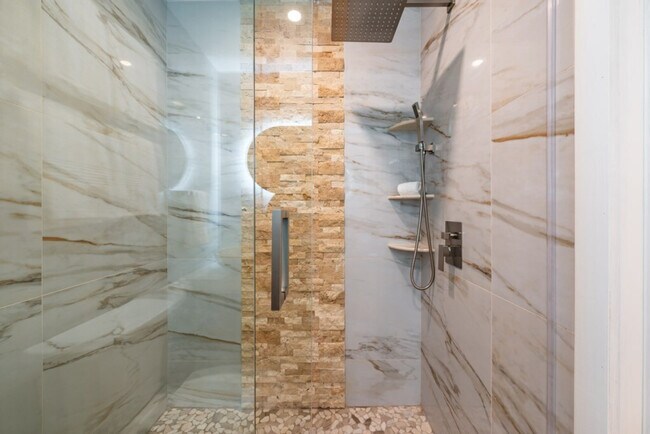 Building Photo - 1814 NW 14th Ave