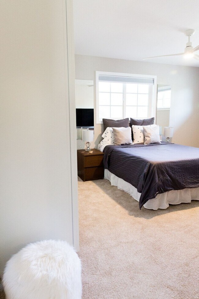 Building Photo - Gorgeous Fully Furnished 3 Bd 2 Bath Vacation Home!