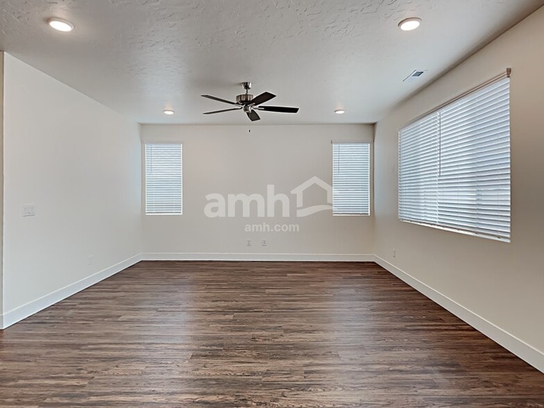 Building Photo - 9463 W Dove Creek St