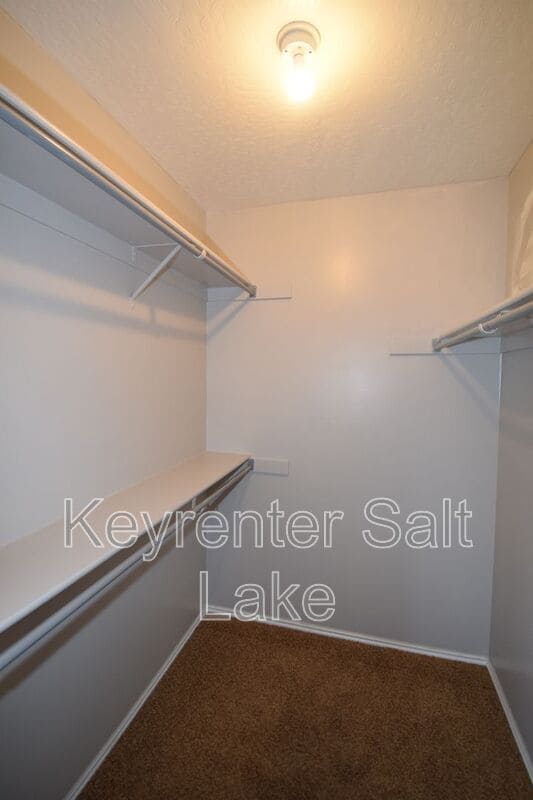 Building Photo - 572 E Thatcher Way