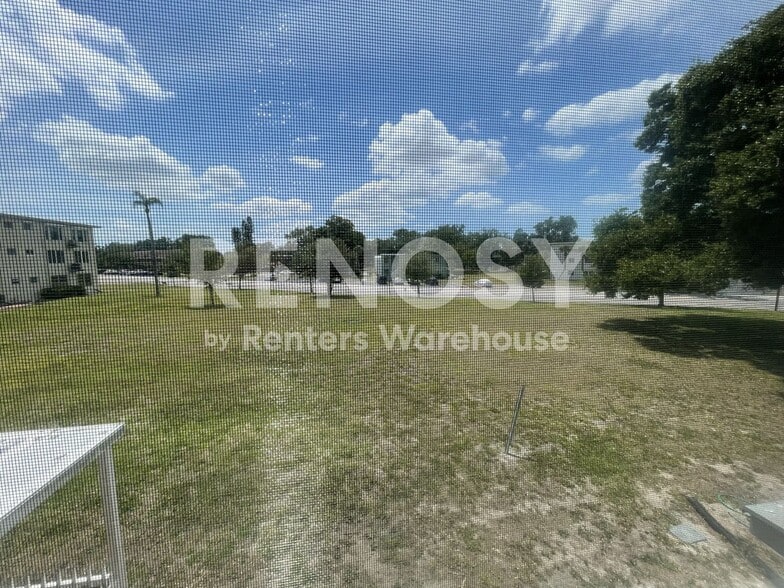 Building Photo - 2433 Brazilia Dr