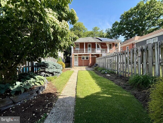 Building Photo - 1557 Dauphin Ave