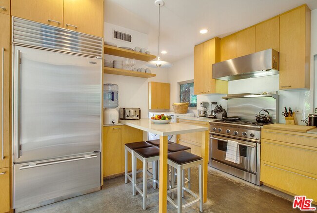 Building Photo - 757 1/2-757 1/2 Milwood Ave