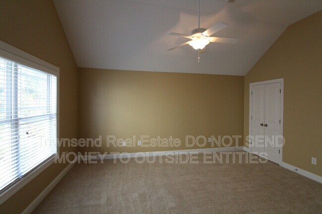 Building Photo - 2210 Westdale Dr