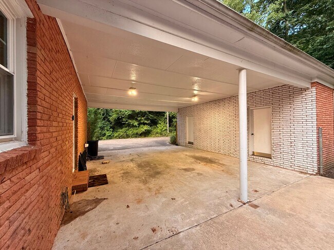 Building Photo - 154 Spivey Rd