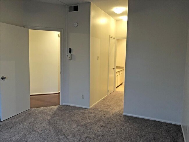 Building Photo - 2211 S Braeswood Blvd