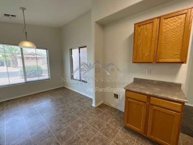 Building Photo - 3521 E Juanita Ave