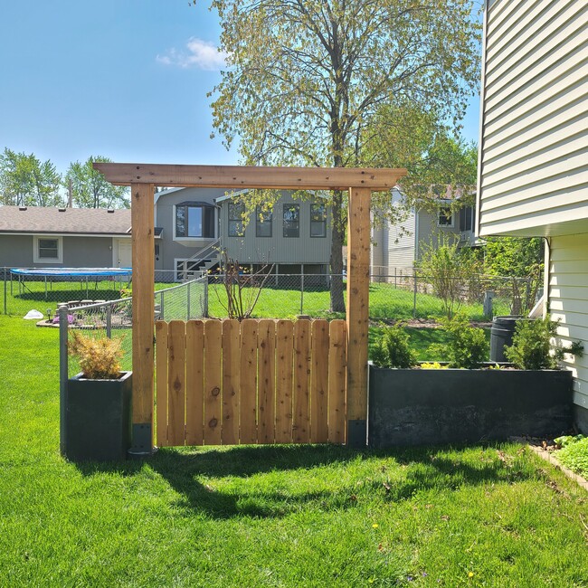 Building Photo - 1411 Chadwick Dr